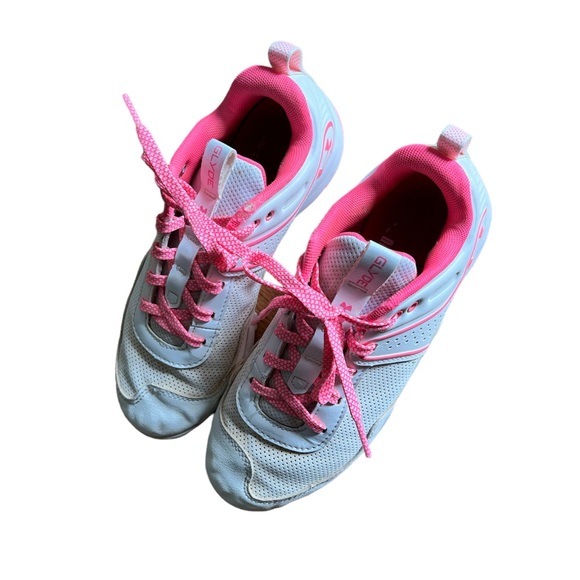 Under Armour Softball Baseball Cleats Kids Size 4 youth - Picture 8 of 9